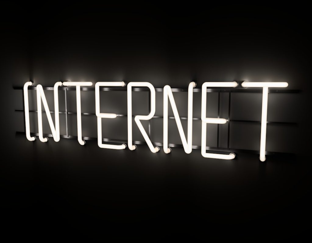 découvrez comment utiliser efficacement un intranet pour améliorer la communication interne, la collaboration d'équipe et la productivité au sein de votre entreprise.