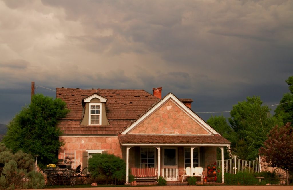 découvrez les avantages de l'assurance habitation pour protéger votre maison, vos biens et garantir votre tranquillité d'esprit au quotidien.