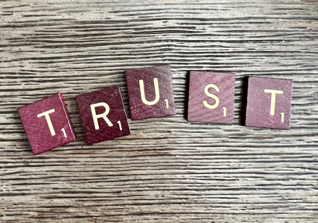 découvrez tout ce qu'il faut savoir sur la violation de confiance, ses implications légales et comment la prévenir efficacement.
