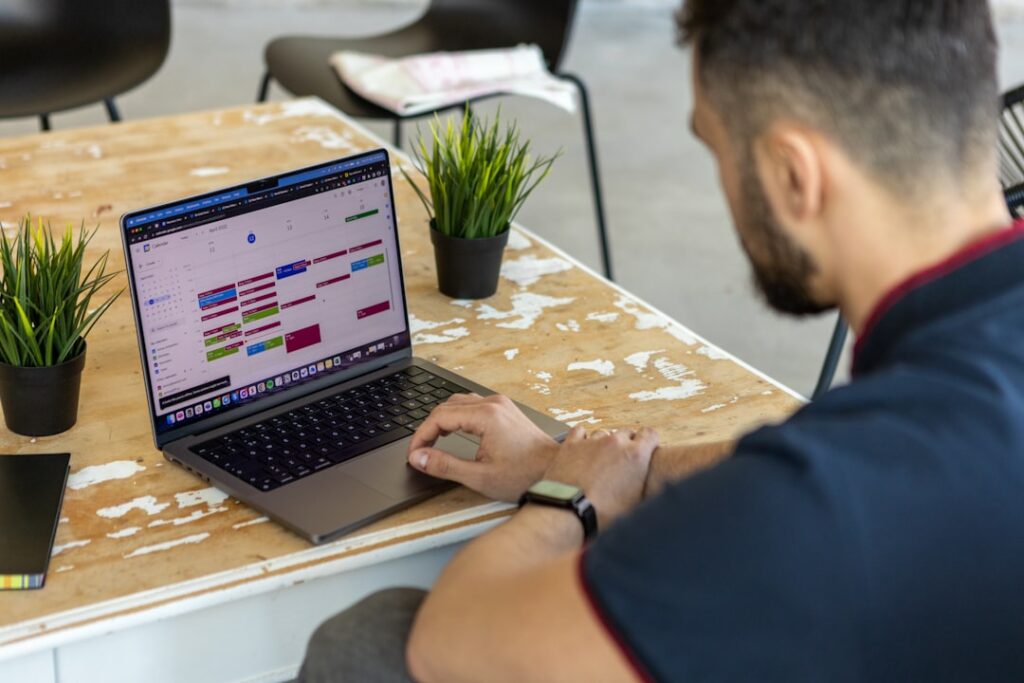 optimisation de la gestion des espaces de travail pour améliorer la productivité et l'efficacité organisationnelle.