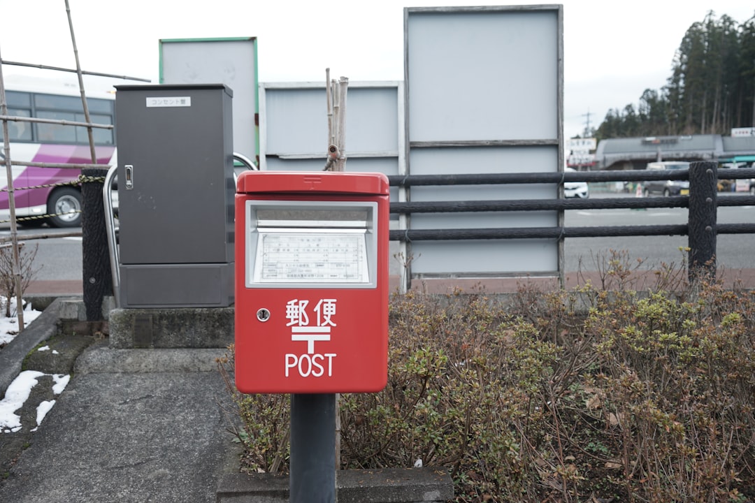 informations importantes sur la fermeture de la banque postale : dates, procédures et impact pour les clients.