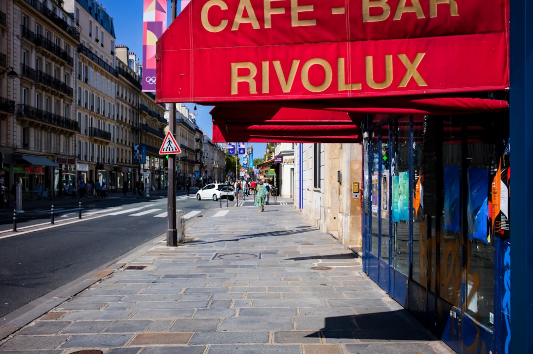 découvrez notre annuaire des bars à paris pour trouver les meilleurs endroits où boire un verre, profiter d'une ambiance unique et vivre des expériences inoubliables dans la capitale.