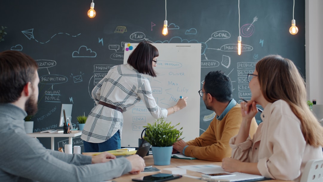 optimisez la gestion de vos formations avec notre solution de training management, conçue pour planifier, organiser et suivre efficacement les sessions de formation.