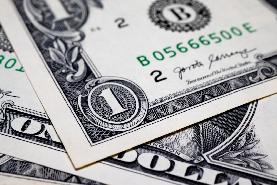 découvrez les salaires dans le secteur bancaire : analyses des rémunérations, comparaisons par postes et conseils pour négocier votre salaire en banque.