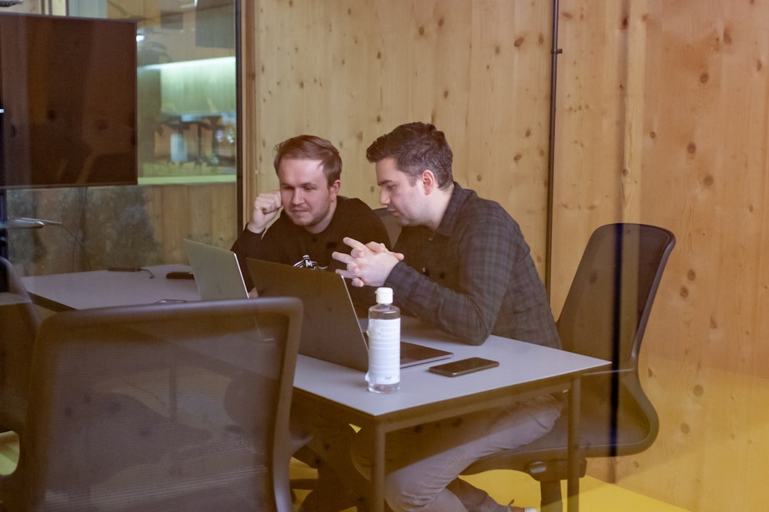 découvrez les meilleures stratégies et outils pour optimiser la communication interne au sein de votre entreprise et renforcer la collaboration entre vos équipes.